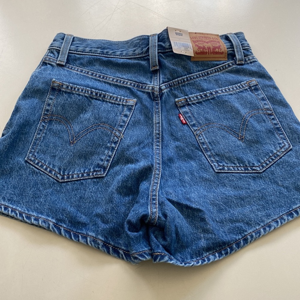 LEVI’S mom shorts